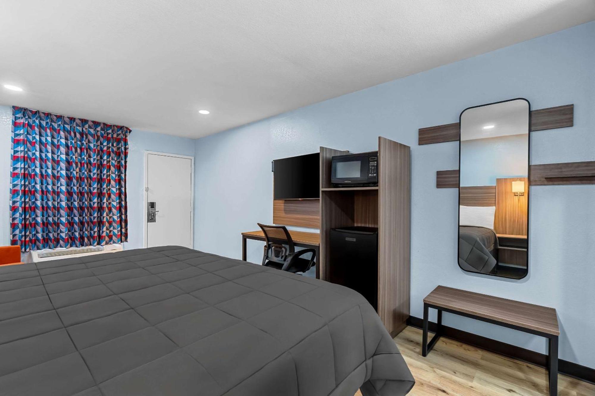 Rodeway Inn & Suites Brookhaven Exterior photo